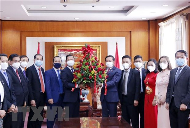 Vietnam avanza en combate contra COVID-19 y desarrollo económico, según embajador ảnh 1