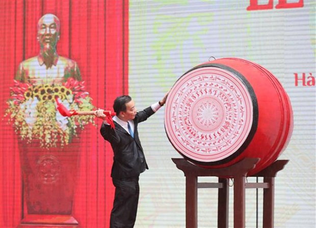 Comienzan estudiantes vietnamitas el nuevo año escolar 2021-2022 ảnh 1 Comienzan estudiantes vietnamitas el nuevo año escolar 2021-2022 ảnh 1