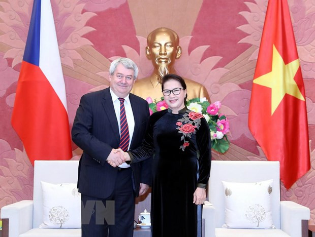 Aboga máxima legisladora de Vietnam por abrir ruta aérea directa a República Checa ảnh 1 Aboga máxima legisladora de Vietnam por abrir ruta aérea directa a República Checa ảnh 1