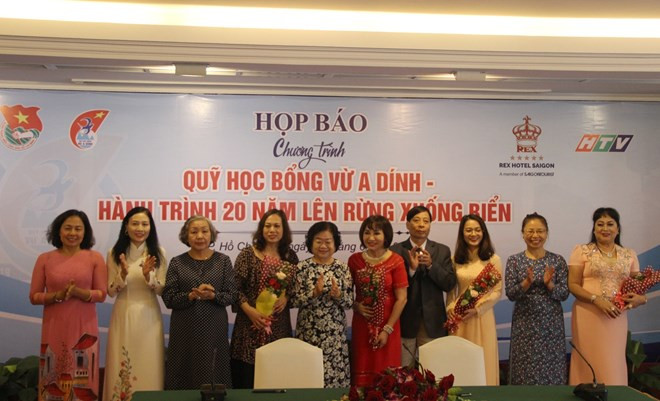 Amplían en Vietnam fondos de becas para estudiantes de minorías étnicas ảnh 1 Amplían en Vietnam fondos de becas para estudiantes de minorías étnicas ảnh 1