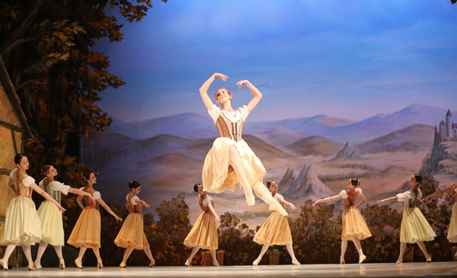 Presentan en Hanoi ballet clásico “Giselle” en conmemoración del Día de Rusia ảnh 1 Presentan en Hanoi ballet clásico “Giselle” en conmemoración del Día de Rusia ảnh 1