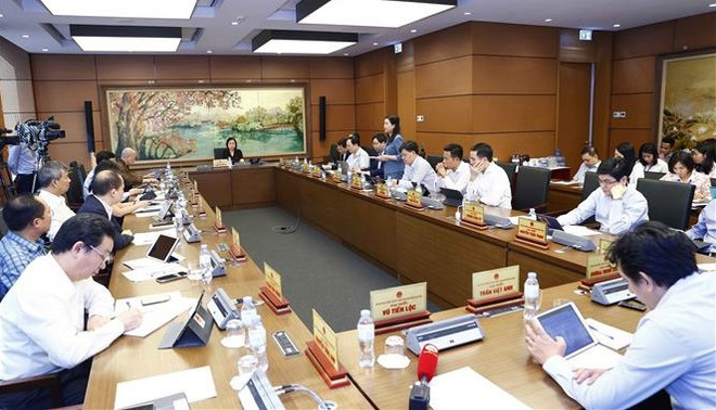 Parlamento vietnamita debaten cuestiones relativas a gestión de autos ảnh 1 Parlamento vietnamita debaten cuestiones relativas a gestión de autos ảnh 1