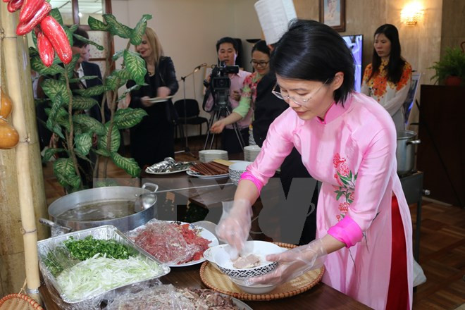 En Indonesia Semana gastronómica dedicada a la comida vietnamita ảnh 1