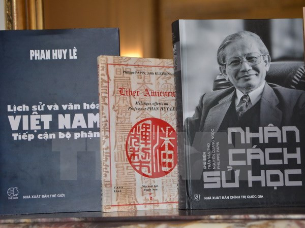 Institución francesa honra a historiador vietnamita Phan Huy Le ảnh 1 Institución francesa honra a historiador vietnamita Phan Huy Le ảnh 1