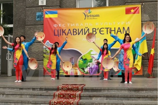 Presentan cultural tradicional vietnamita en Ucrania ảnh 1