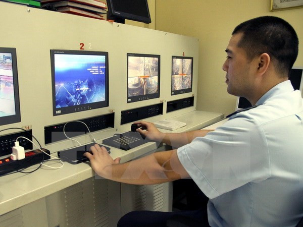 Detienen a dos extranjeros en Vietnam por transporte ilegal de cocaína ảnh 1