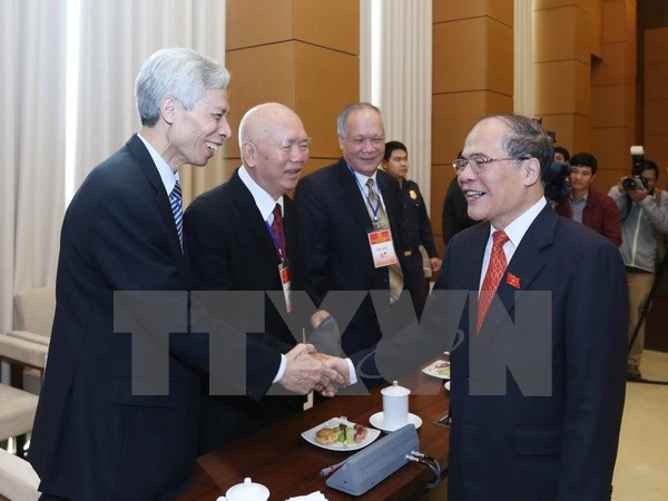 Líder parlamentario se reúne con generaciones de diputados ảnh 1
