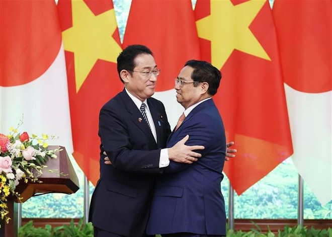Primer ministro de Japón finaliza su exitosa visita a Vietnam ảnh 1 Primer ministro de Japón finaliza su exitosa visita a Vietnam ảnh 1