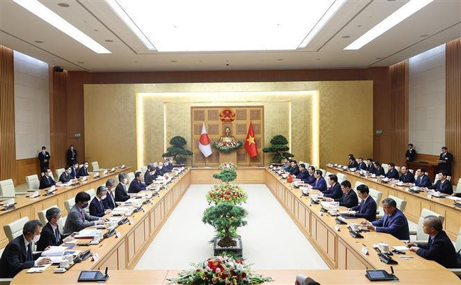 Primer ministro de Vietnam sostiene conversaciones su homólogo japonés ảnh 2 Primer ministro de Vietnam sostiene conversaciones su homólogo japonés ảnh 2