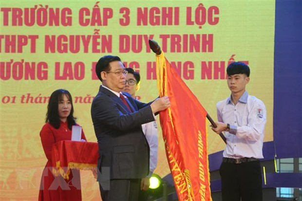 Presidente del Parlamento asiste al aniversario 60 de la escuela secundaria en Nghe An ảnh 1 Presidente del Parlamento asiste al aniversario 60 de la escuela secundaria en Nghe An ảnh 1