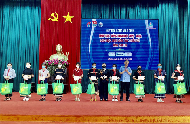 Otorgan en Vietnam becas a estudiantes de minorías étnicas ảnh 1