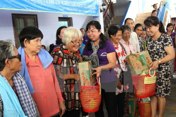 Unión de Mujeres de Ciudad Ho Chi Minh ofrece asistencia a vietnamitas y camboyanos pobres ảnh 1 Unión de Mujeres de Ciudad Ho Chi Minh ofrece asistencia a vietnamitas y camboyanos pobres ảnh 1