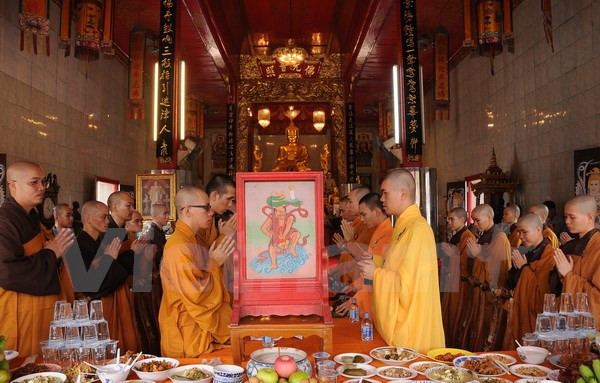 Efectúan en Tailandia fiesta budista Vu Lan para expresar la gratitud filial ảnh 1 Efectúan en Tailandia fiesta budista Vu Lan para expresar la gratitud filial ảnh 1