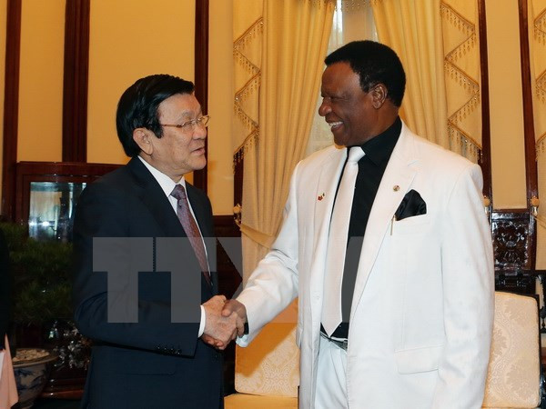 Presidente recibe a saliente embajador nigeriano ảnh 1 Presidente recibe a saliente embajador nigeriano ảnh 1