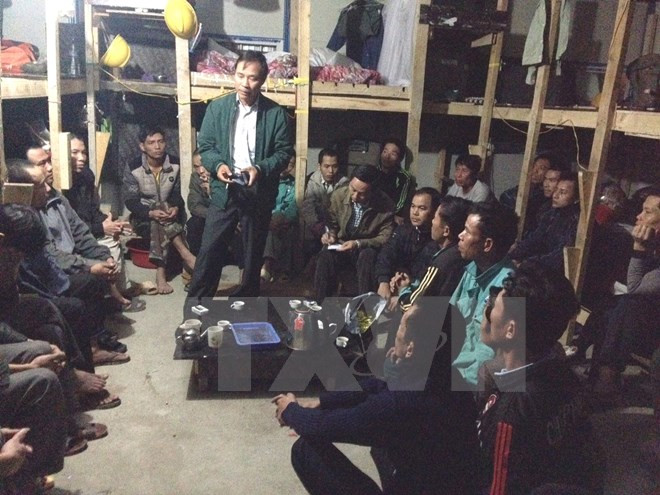 Regresarán al país primeros 13 empleados vietnamitas en Argelia ảnh 1 Regresarán al país primeros 13 empleados vietnamitas en Argelia ảnh 1