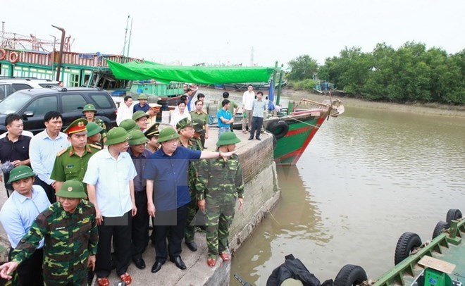 Vicepremier inspecciona labores preventivas para enfrentar tifón Sarika en Hai Phong ảnh 1 Vicepremier inspecciona labores preventivas para enfrentar tifón Sarika en Hai Phong ảnh 1