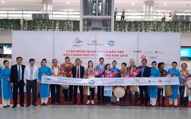 Ciudad Ho Chi Minh recibe a primeros viajeros foráneos en 2018 ảnh 1