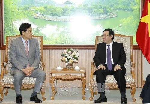 Vicepremier de Vietnam llama a inversión del grupo sudcoreano en finanzas ảnh 1 Vicepremier de Vietnam llama a inversión del grupo sudcoreano en finanzas ảnh 1