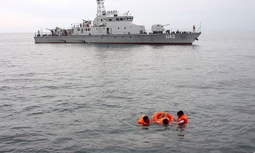 Armadas de Vietnam y Camboya realizan patrullaje conjunto ảnh 1 Armadas de Vietnam y Camboya realizan patrullaje conjunto ảnh 1