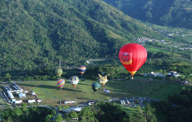 Inauguran primera edición del Festival Internacional de Globos Aerostáticos en Tuyen Quang ảnh 1 Inauguran primera edición del Festival Internacional de Globos Aerostáticos en Tuyen Quang ảnh 1