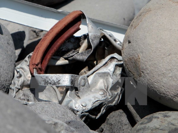 Nuevo fragmento hallado en Reunion no es del MH370 ảnh 1 Nuevo fragmento hallado en Reunion no es del MH370 ảnh 1