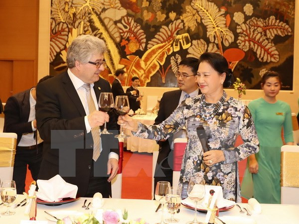 Presidente del Consejo de Estados de Suiza concluye visita a Vietnam ảnh 1 Presidente del Consejo de Estados de Suiza concluye visita a Vietnam ảnh 1