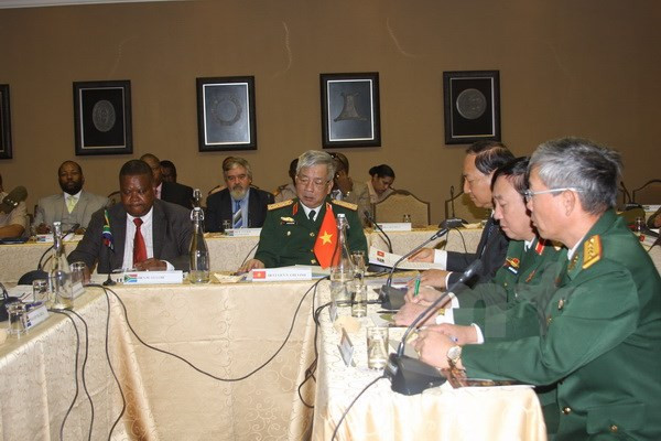 Realizan Vietnam y Sudáfrica diálogo de política de defensa ảnh 1