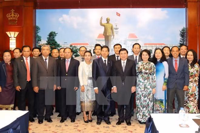 Ciudad Ho Chi Minh es honrada con orden más distinguida de Laos ảnh 1 Ciudad Ho Chi Minh es honrada con orden más distinguida de Laos ảnh 1