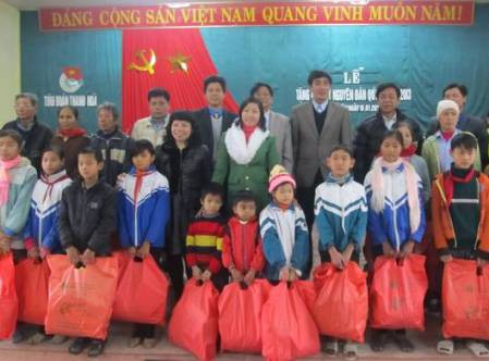 Ofrecen asistencias a alumnos desfavorecidos en provincia de Thanh Hoa ảnh 1 Ofrecen asistencias a alumnos desfavorecidos en provincia de Thanh Hoa ảnh 1
