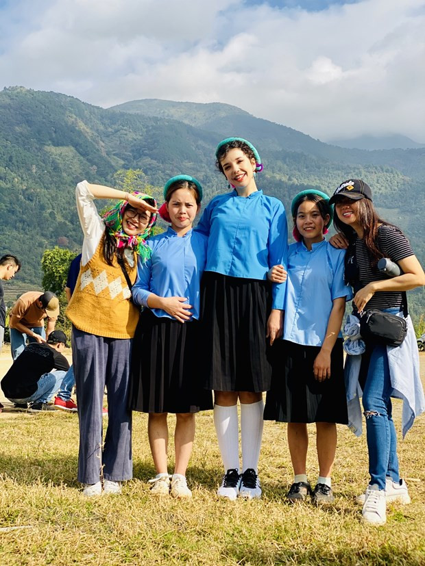 Joven sudafricana explora costumbres del Año Nuevo Lunar en Vietnam ảnh 1 Joven sudafricana explora costumbres del Año Nuevo Lunar en Vietnam ảnh 1