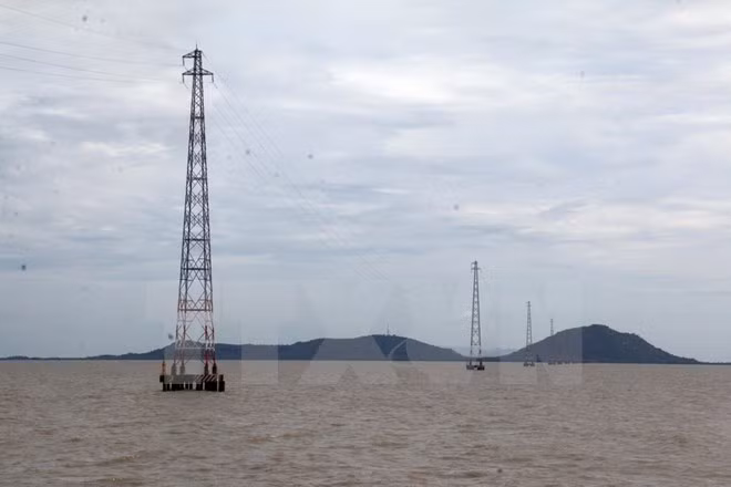 Dos islas sureñas de Vietnam conectarán a la red eléctrica nacional ảnh 1