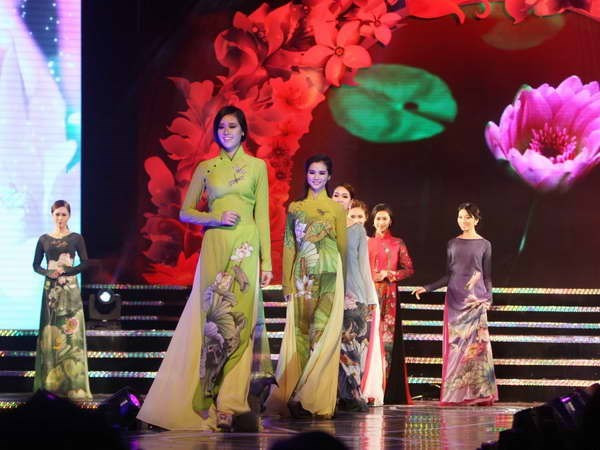 Desfile de Ao Dai en Festival de Cannes en Francia ảnh 1 Desfile de Ao Dai en Festival de Cannes en Francia ảnh 1