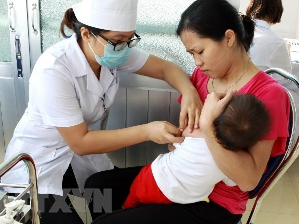 Inician uso oficial de vacuna mixta contra sarampión y rubéola elaborada por Vietnam ảnh 1 Inician uso oficial de vacuna mixta contra sarampión y rubéola elaborada por Vietnam ảnh 1