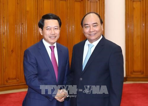 Premier Xuan Phuc: Vietnam da máxima prioridad a relación con Laos ảnh 1 Premier Xuan Phuc: Vietnam da máxima prioridad a relación con Laos ảnh 1