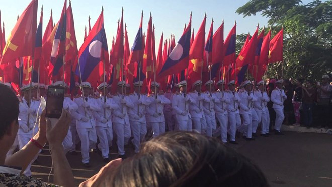 Laos celebra actividad por el 42 aniversario del Día Nacional ảnh 1 Laos celebra actividad por el 42 aniversario del Día Nacional ảnh 1