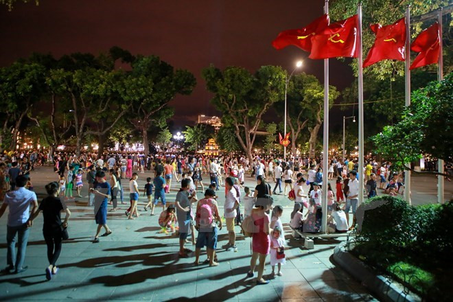 Espacio peatonal en Hanoi atrae miles de turistas cada día ảnh 1