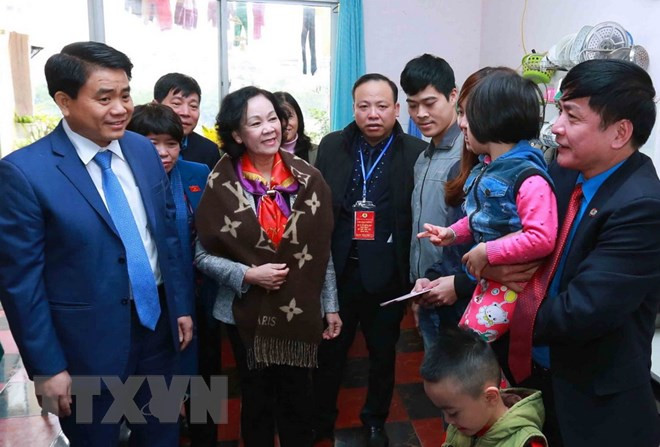 Hanoi atiende a trabajadores en ocasión del Tet 2018 ảnh 1 Hanoi atiende a trabajadores en ocasión del Tet 2018 ảnh 1