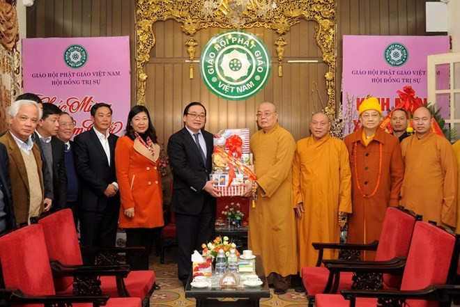 Dirigente de Hanoi felicita Sangha Budista de Vietnam en ocasión de Tet ảnh 1 Dirigente de Hanoi felicita Sangha Budista de Vietnam en ocasión de Tet ảnh 1