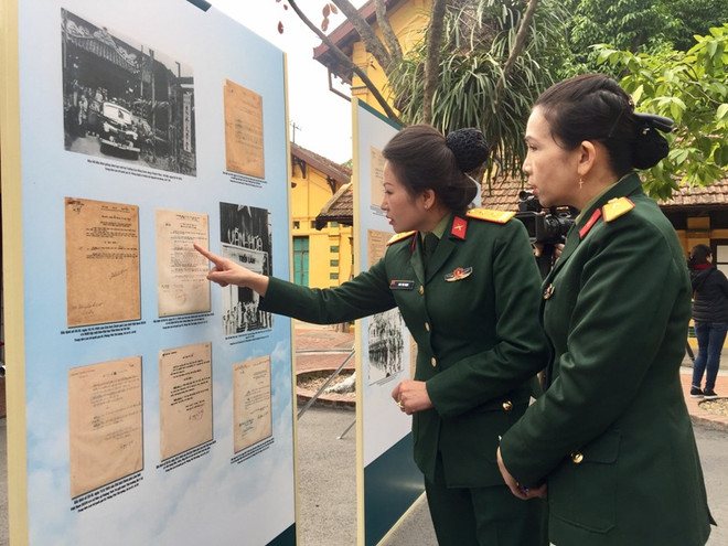Exponen colección de edictos de Gobierno interino de la República Demócrata de Vietnam 1945-1946 ảnh 1 Exponen colección de edictos de Gobierno interino de la República Demócrata de Vietnam 1945-1946 ảnh 1