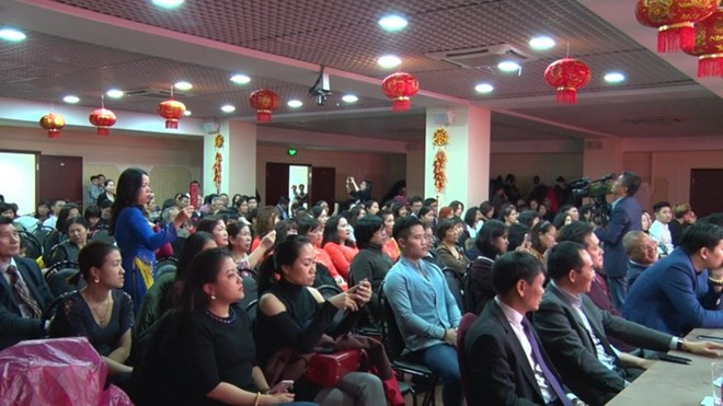 Comunidades vietnamitas en extranjero saludan al Año Nuevo Lunar 2018 ảnh 1 Comunidades vietnamitas en extranjero saludan al Año Nuevo Lunar 2018 ảnh 1