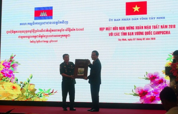 Localidades de Vietnam y Camboya fomentan cooperación en diversos sectores ảnh 1