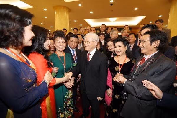 Máximo dirigente partidista de Vietnam da bienvenida a expatriados ảnh 1