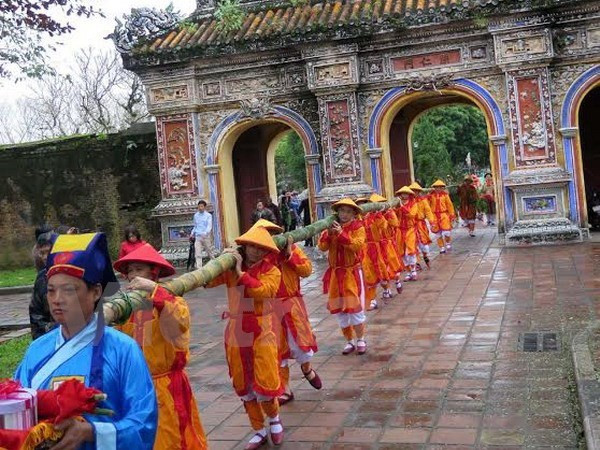 Rito milenario en ciudadela imperial de Hue marca comienzo del Tet ảnh 1 Rito milenario en ciudadela imperial de Hue marca comienzo del Tet ảnh 1