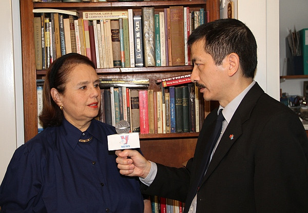 Reconocen a funcionaria cultural argentina por contribuir al conocimiento de Vietnam ảnh 1