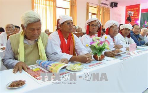 Destacan trabajo de intelectuales, personalidades y líderes religiosos de localidades vietnamitas ảnh 1 Destacan trabajo de intelectuales, personalidades y líderes religiosos de localidades vietnamitas ảnh 1