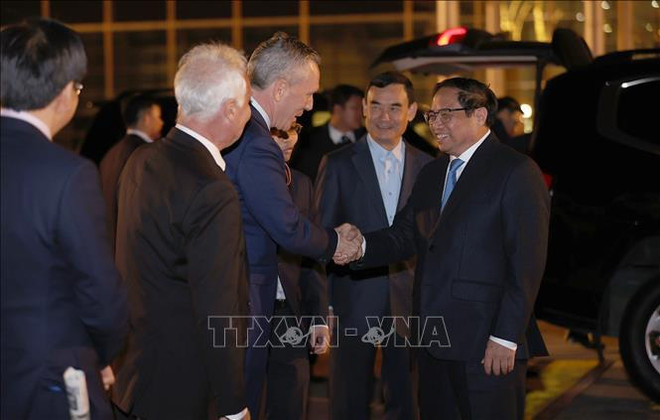 Primer ministro parte de Hanoi para la cumbre ASEAN-UE y gira por países europeos ảnh 1 Primer ministro parte de Hanoi para la cumbre ASEAN-UE y gira por países europeos ảnh 1