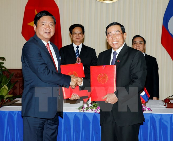 Firman Vietnam y Laos acuerdo de cooperación en transporte ảnh 1 Firman Vietnam y Laos acuerdo de cooperación en transporte ảnh 1