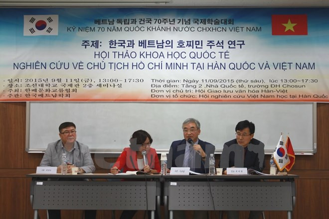 Debaten en Sudcorea proyección de Ho Chi Minh ảnh 1 Debaten en Sudcorea proyección de Ho Chi Minh ảnh 1