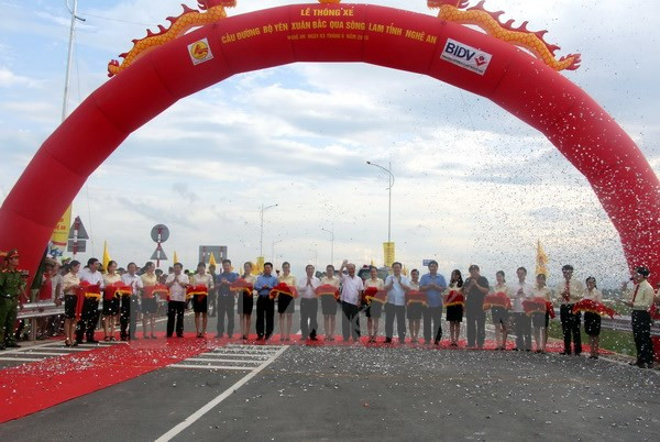Viceprimer ministro asiste a inauguración de obras clave en Nghe An ảnh 1 Viceprimer ministro asiste a inauguración de obras clave en Nghe An ảnh 1