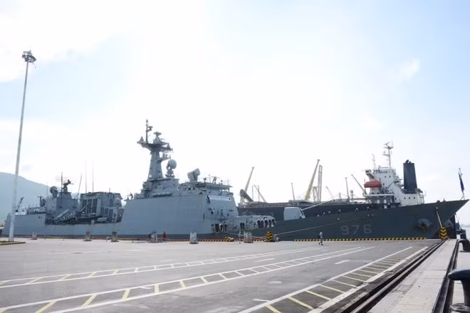 Destructor surcoreano visita ciudad centrovietnamita de Da Nang ảnh 1